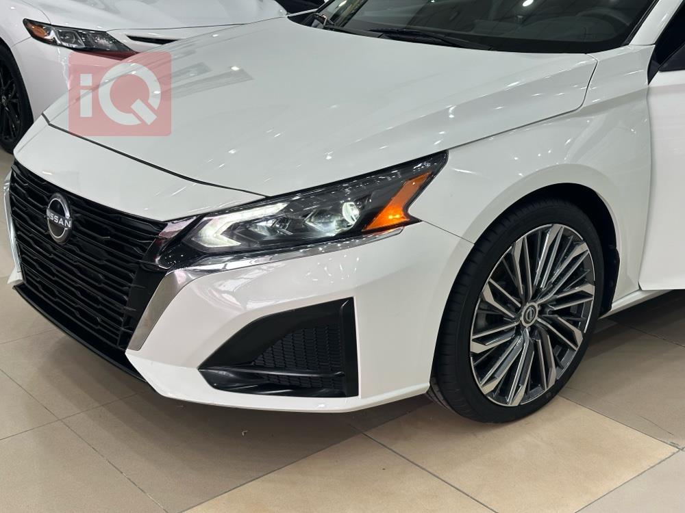 نيسان ألتيما